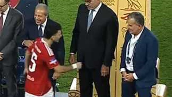 نجم الزمالك يهاجم زيزو: " نسي" الكورة في الأهلي