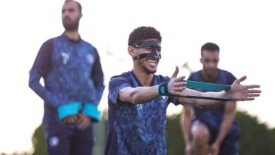 بعد جراحة بالأنف.. أحمد عاطف قطة يشارك في تدريبات بيراميدز بالقناع الواقي