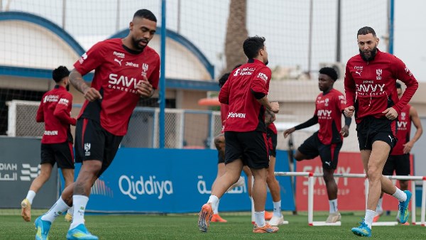 المؤجلات تشعل الدوري السعودي.. الهلال يطارد الصدارة ومواجهة الخليج تفتح باب الحلم قبل الديربي الحاسم